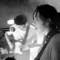 stores सुनें, म्यूज़िक वीडियो देखें, बायो पढ़ें, दौरे की तारीखें और बहुत कुछ देखें!