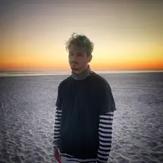 Escucha a Molly on the Yacht, mira videos musicales, lee su biografía, consulta las fechas de las gira y más.