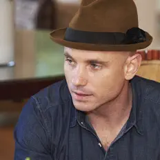 Kahn Morbeeを聴いたり、ミュージックビデオを鑑賞したり、経歴やツアー日程などを確認したりしましょう！