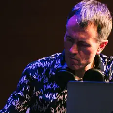 Alistair Macdonaldを聴いたり、ミュージックビデオを鑑賞したり、経歴やツアー日程などを確認したりしましょう！