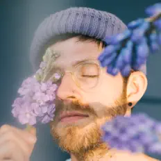 Ascolta SVVIM, guarda video musicali, leggi la biografia, vedi le date del tour & altro!