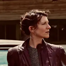 Ακούστε περιεχόμενο από Janet Batch, παρακολουθήστε μουσικά βίντεο, διαβάστε το βιογραφικό, δείτε ημερομηνίες περιοδείας, και πολλά ακόμη!