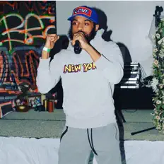 Poslechněte si interpreta SNY, sledujte hudební videa, přečtěte si životopis, podívejte se na data turné a další informace.