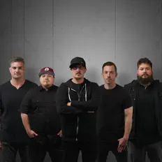 Poslechněte si interpreta Face the Fire, sledujte hudební videa, přečtěte si životopis, podívejte se na data turné a další informace.