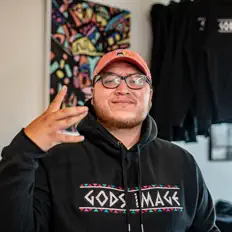 Ascolta HiTone, guarda video musicali, leggi la biografia, vedi le date del tour & altro!