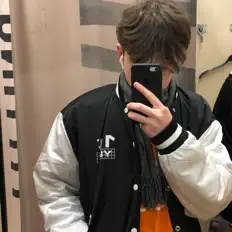 Posłuchaj wykonawcy OMGJEVSKY, obejrzyj teledyski, przeczytaj biografię, zobacz daty tras koncertowych i nie tylko!