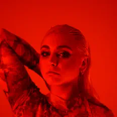 MATHYLDAを聴いたり、ミュージックビデオを鑑賞したり、経歴やツアー日程などを確認したりしましょう！