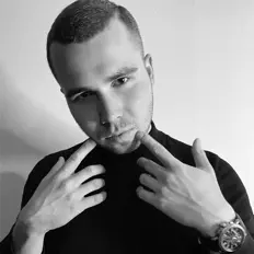 Posłuchaj wykonawcy mc'k, obejrzyj teledyski, przeczytaj biografię, zobacz daty tras koncertowych i nie tylko!