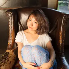 收听 Sari、观看音乐视频、阅读小传、查看巡演日期等 ！