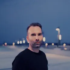 Escucha a mïus, mira videos musicales, lee su biografía, consulta las fechas de las gira y más.