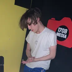 聆聽 Donny2g、觀看音樂影片、閱讀小傳、查看巡演日期等！