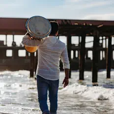 Sultan Huseynを聴いたり、ミュージックビデオを鑑賞したり、経歴やツアー日程などを確認したりしましょう！