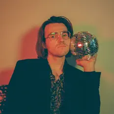 Ouve Griffin Robillard, vê vídeos de música, lê a biografia, vê as datas da digressão e muito mais!