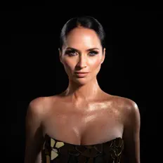 收听 Catrine、观看音乐视频、阅读小传、查看巡演日期等 ！