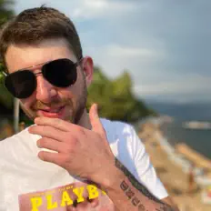 Murdek dinle, müzik videolarını izle, biyografisini oku, tur tarihlerini ve daha fazlasını gör!