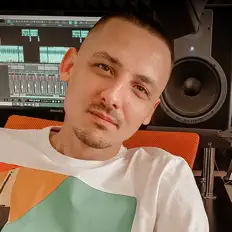 RDRCTを聴いたり、ミュージックビデオを鑑賞したり、経歴やツアー日程などを確認したりしましょう！