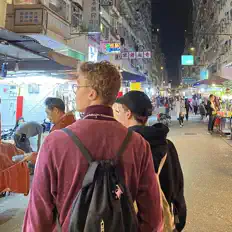 收听 Harvest Moon、观看音乐视频、阅读小传、查看巡演日期等 ！