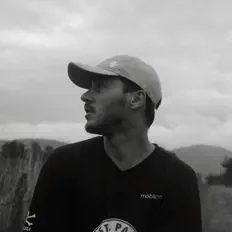 Ouve Vento, vê vídeos de música, lê a biografia, vê as datas da digressão e muito mais!