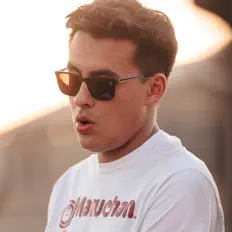 Posłuchaj wykonawcy David Gutierrez, obejrzyj teledyski, przeczytaj biografię, zobacz daty tras koncertowych i nie tylko!