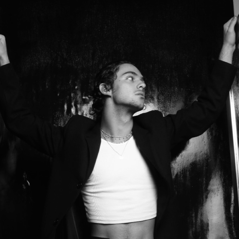 Joaquín Bondoni, María Perroni Garza, Emilio Beltrán, Victoria Viera, Camila Núñez, Juan Pablo Velasco & Tania Nicole - Medley Nueva Pandilla: La Fuerza De La Amistad / Alcanzar La Libertad (Karaoke)