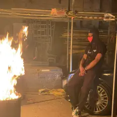 BLEND을(를) 듣고, 뮤직 비디오를 보고, 약력을 읽고, 투어 일정 등을 확인하세요!