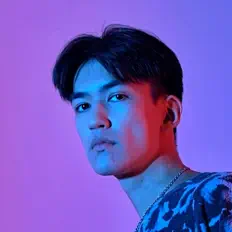 Poslechněte si interpreta KiFFSO, sledujte hudební videa, přečtěte si životopis, podívejte se na data turné a další informace.