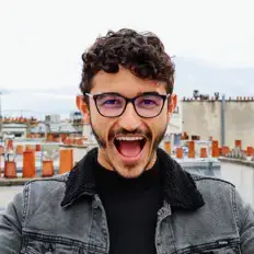 Hör dir Mathis an, schau dir Musikvideos an, lies die Biografie, finde Tourdaten und mehr!