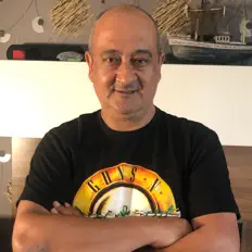 Tuncer Ediz Toksoy सुनें, म्यूज़िक वीडियो देखें, बायो पढ़ें, दौरे की तारीखें और बहुत कुछ देखें!
