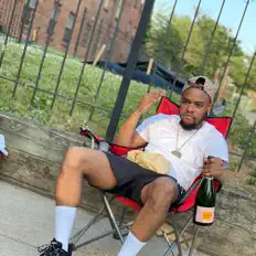 YV DaVinci सुनें, म्यूज़िक वीडियो देखें, बायो पढ़ें, दौरे की तारीखें और बहुत कुछ देखें!