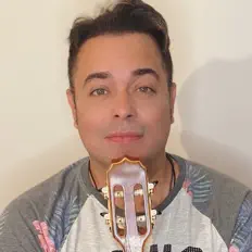 Dengarkan Ceceu Muniz, tonton video musik, baca bio, lihat tanggal tur & lainnya!