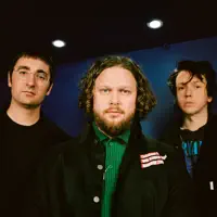Ascolta undefined, guarda video musicali, leggi la biografia, vedi le date del tour & altro!