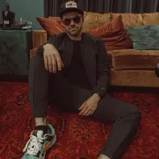 Dengarkan Professor Fox, tonton video musik, baca bio, lihat tanggal tur & lainnya!