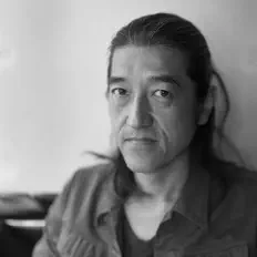 channel Uを聴いたり、ミュージックビデオを鑑賞したり、経歴やツアー日程などを確認したりしましょう！