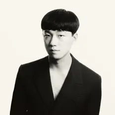 聆聽 鮑楊、觀看音樂影片、閱讀小傳、查看巡演日期等！