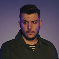 Poslechněte si interpreta huner, sledujte hudební videa, přečtěte si životopis, podívejte se na data turné a další informace.