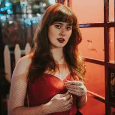 Ακούστε περιεχόμενο από Kaeli Bre, παρακολουθήστε μουσικά βίντεο, διαβάστε το βιογραφικό, δείτε ημερομηνίες περιοδείας, και πολλά ακόμη!