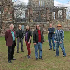 Écoutez Advent, regardez des vidéoclips, lisez la biographie, consultez les dates de tournée et plus encore !