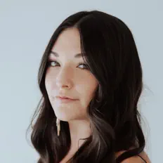 Escucha a Gina Milne, mira videos musicales, lee su biografía, consulta las fechas de las gira y más.