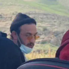 聆聽 Dodongull、觀看音樂影片、閱讀小傳、查看巡演日期等！