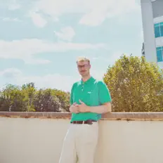 Poslechněte si interpreta Dali Dream, sledujte hudební videa, přečtěte si životopis, podívejte se na data turné a další informace.