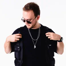 聆聽 KOFM、觀看音樂影片、閱讀小傳、查看巡演日期等！