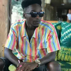 Moody सुनें, म्यूज़िक वीडियो देखें, बायो पढ़ें, दौरे की तारीखें और बहुत कुछ देखें!