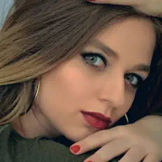 Poslechněte si interpreta Cansın, sledujte hudební videa, přečtěte si životopis, podívejte se na data turné a další informace.