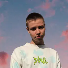 Ascolta Adrian Johnsen, guarda video musicali, leggi la biografia, vedi le date del tour & altro!