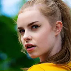 收听 AJ、观看音乐视频、阅读小传、查看巡演日期等 ！