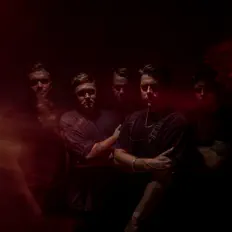 收听 Take Flight、观看音乐视频、阅读小传、查看巡演日期等 ！