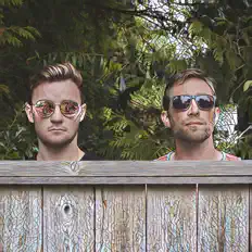 聆聽 Neighbours、觀看音樂影片、閱讀小傳、查看巡演日期等！