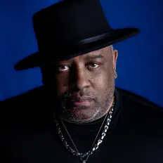 Hör dir Dr. Terry McMoore an, schau dir Musikvideos an, lies die Biografie, finde Tourdaten und mehr!