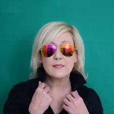 Hör dir EMT an, schau dir Musikvideos an, lies die Biografie, finde Tourdaten und mehr!