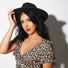 Dengarkan Sirena Flores, tonton video musik, baca bio, lihat tanggal tur & lainnya!